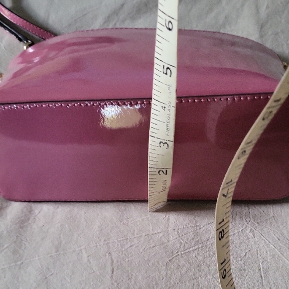Michael Kors Pink Patent Crossbody Bag with Gold Chain - Picture 9 of 9